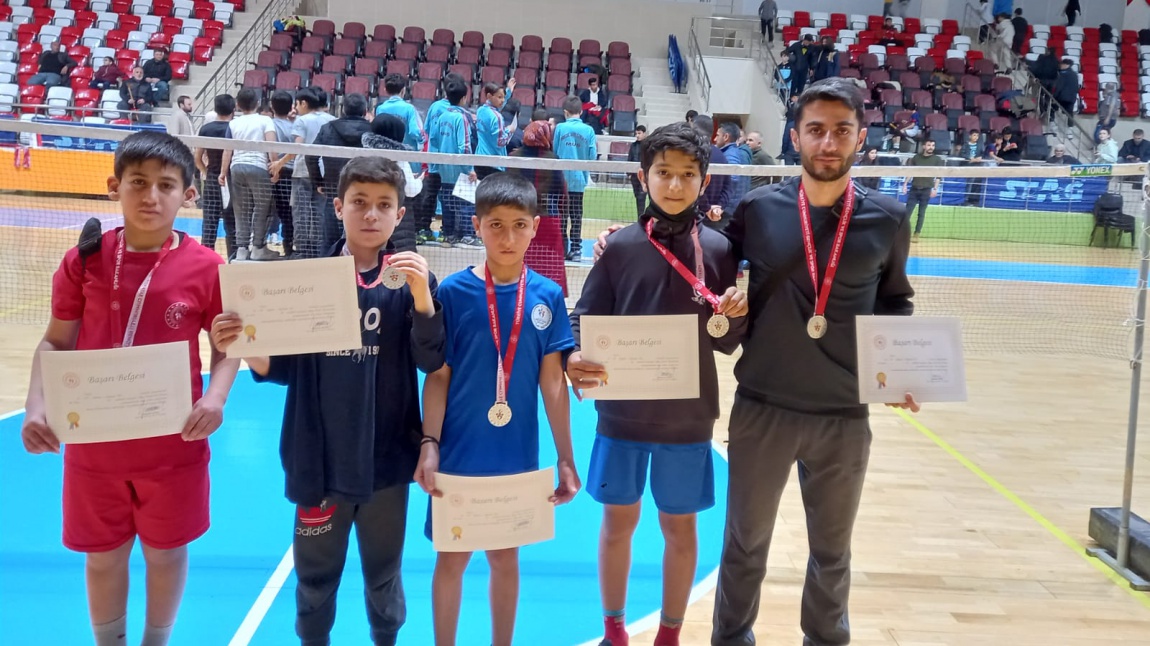 Okul Badminton Takımımız Türkiye Finaline gidiyor.